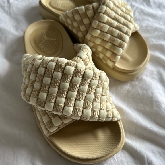 Slides - Picture 3 of 5